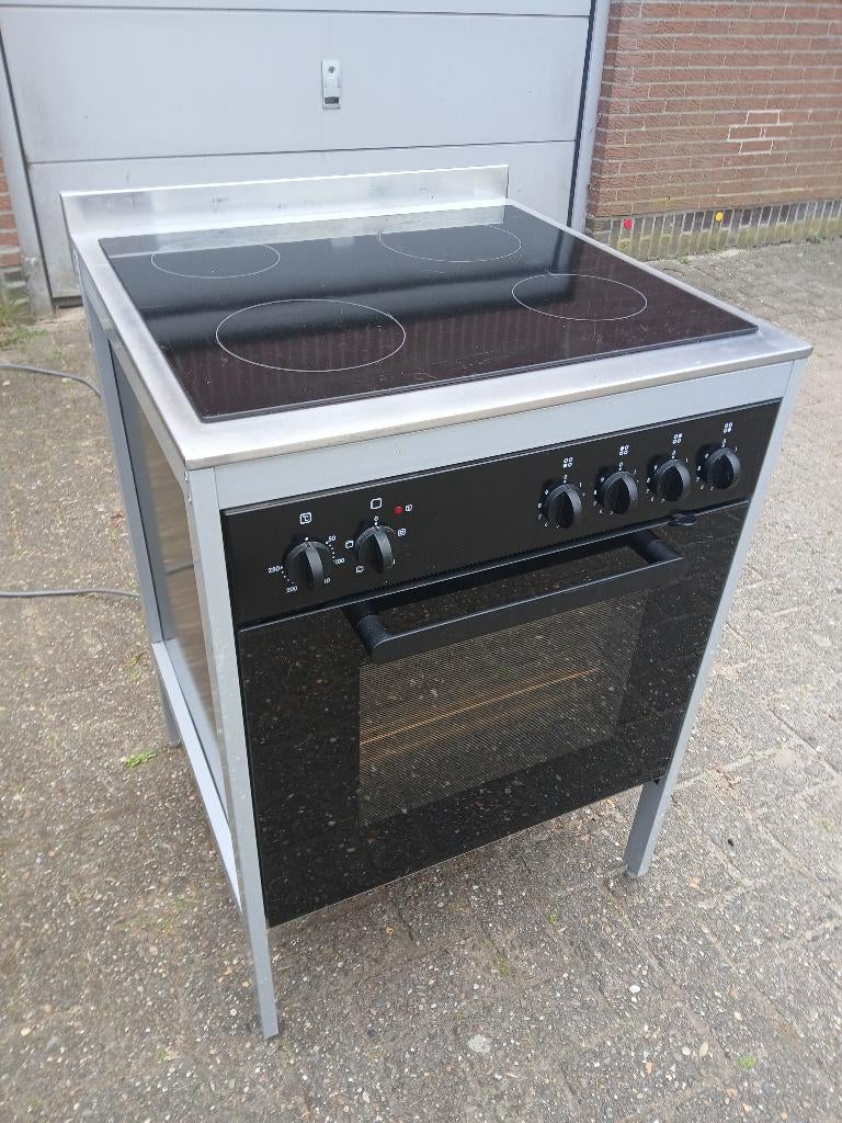 Elektrische kookplaat met oven, 4 zones de cuisson, Enlèvement, Utilisé, Air chaud