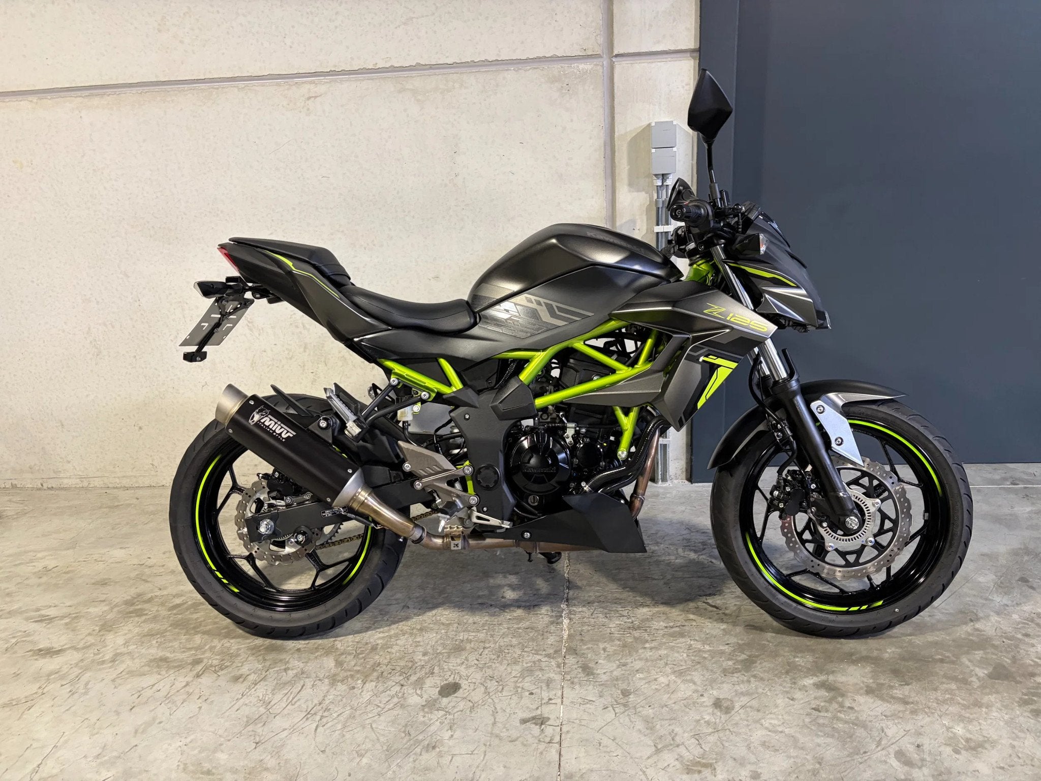 Kawasaki Z125 met tail tidy en sportuitlaat (bj 2025), Bedrijf, 125 cc, Overig, 11 kW of minder