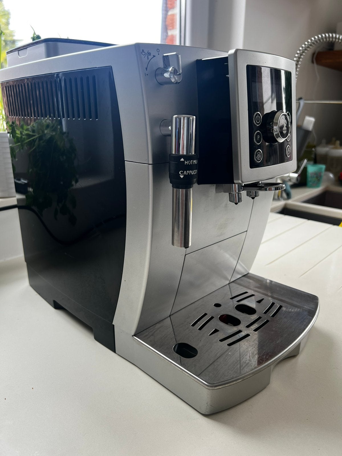 Volautomatisch koffiemachine Delonghi ECAM23.42X, zilver, Electroménager, Réservoir d'eau amovible, Café en grains, Utilisé, 4 à 10 tasses