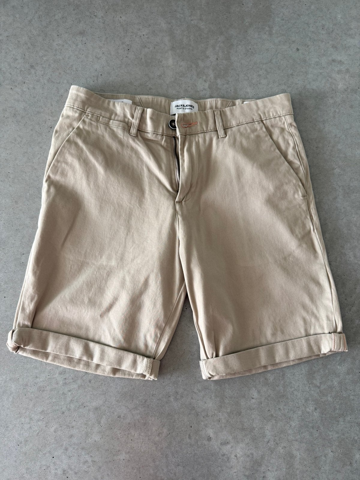 NIEUW beige short Jack & Jones small, Kleding | Heren, Broeken en Pantalons, Ophalen of Verzenden, Nieuw, Maat 46 (S) of kleiner