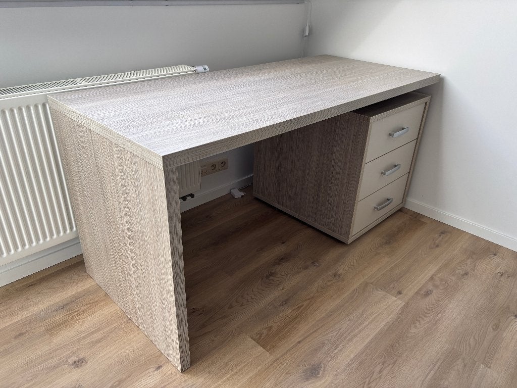 Bureau met 3 laden – houtlook & beige – stevig en degelijk, 160 cm, Bureau d'ordinateur, Avec tiroirs, Comme neuf