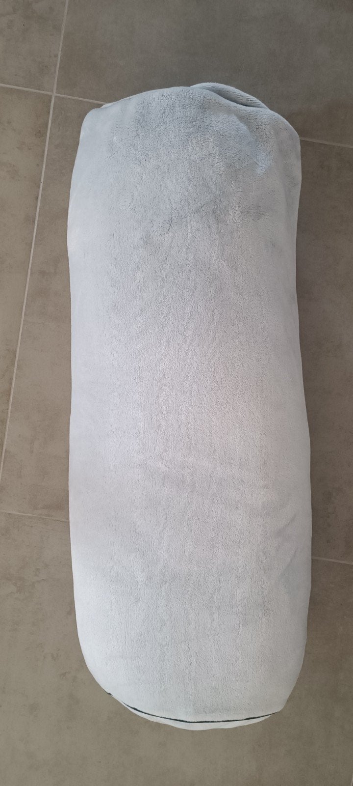 Coussin cylindrique Ikea Blaskata, gris clair, 80 cm, Enfants & Bébés, Enlèvement, IKEA, Oreiller