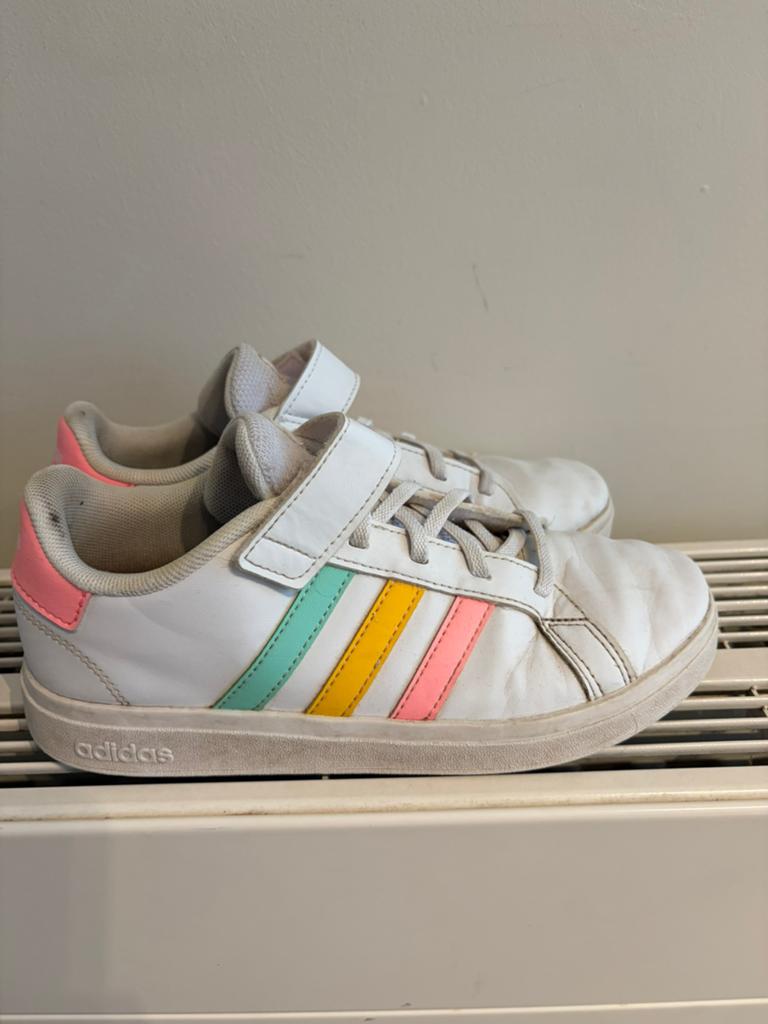 Adidas schoenen, maat 35, Kinderen en Baby's, Kinderkleding | Schoenen en Sokken, Ophalen, Gebruikt, Jongen of Meisje, Schoenen