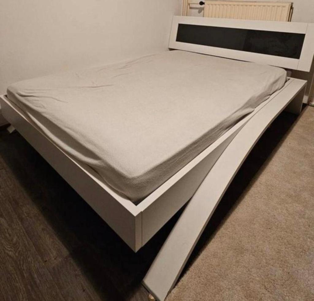 Modern wit tweepersoonsbed 140x200cm, Ophalen, Zo goed als nieuw, Matras