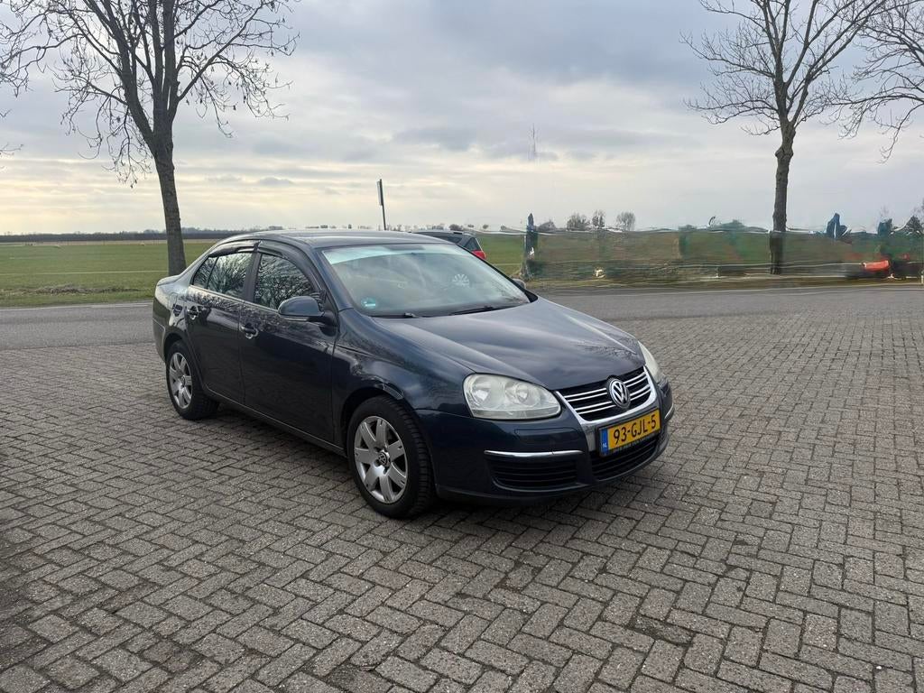 Vw Jetta 1.4 TSI Trendline Airco Groot scherm , 100 % auto, Stof, 4 cilinders, Grijs, Particulier