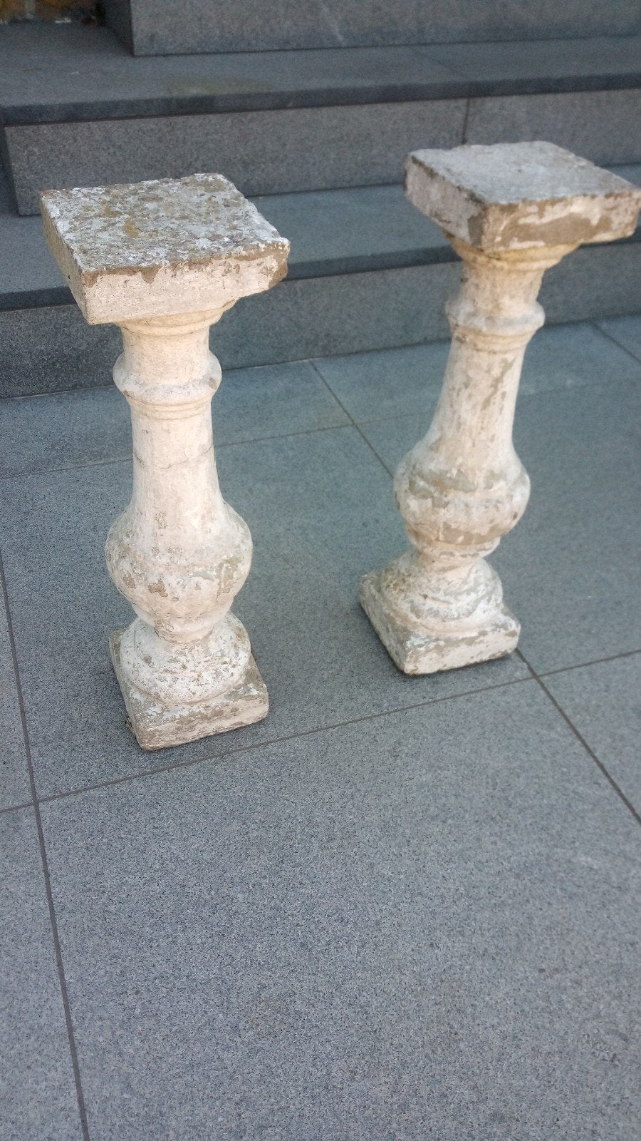 Set van 2 Klassieke Betonnen Tuinzuilen / Balusters – Authen, Ophalen