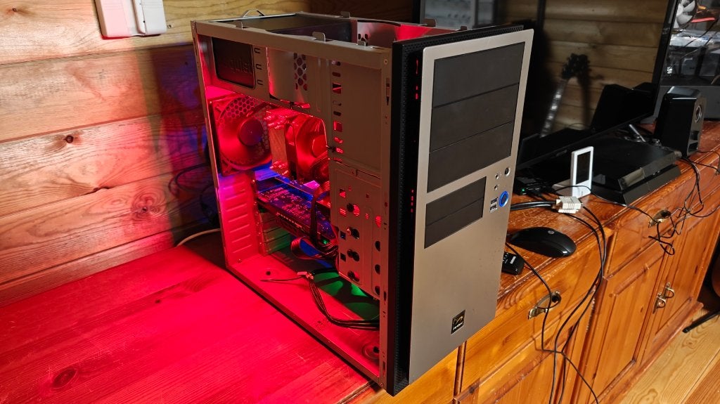 PC de E-sport rétro à LED rouge|Core i7/Xeon |NVIDIA GTX|SSD, Custom Gaming Pc, Enlèvement ou Envoi, 3 à 4 Ghz, Utilisé