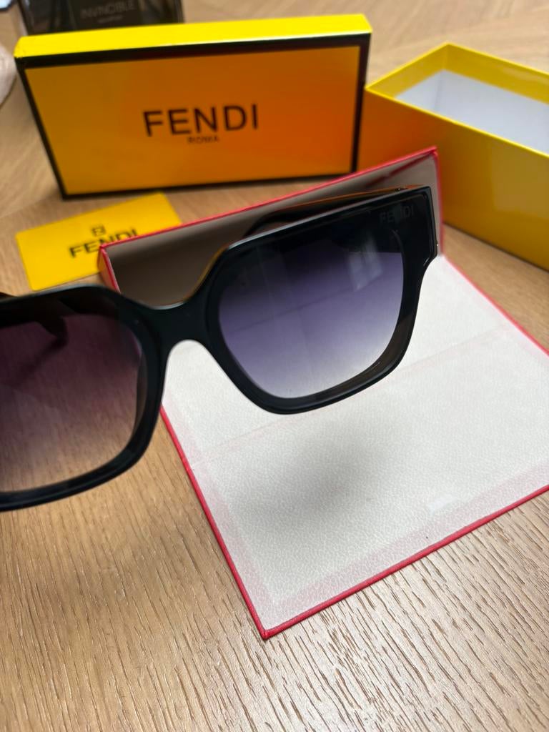 Lunettes de soleil Fendi, Enlèvement ou Envoi, Neuf, Noir, Lunettes de soleil