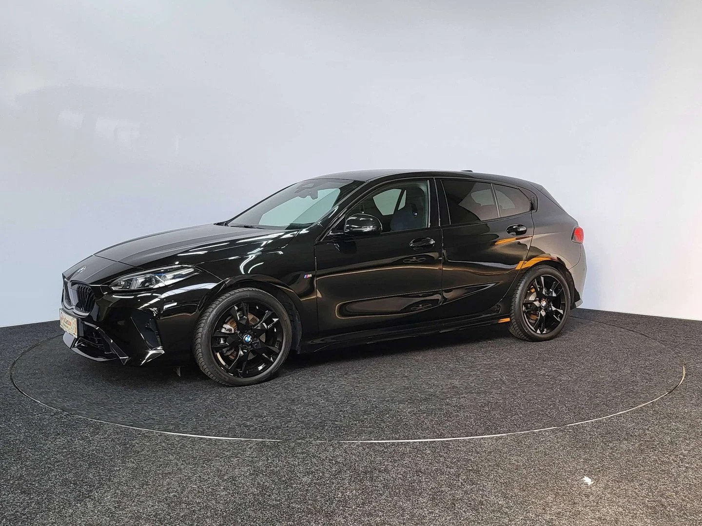 BMW 1 Serie 120 i | MHEV | 2025 | 30.835 km | M-Pack | Adapt, Auto's, Automaat, 1 Reeks, Gebruikt, Zwart
