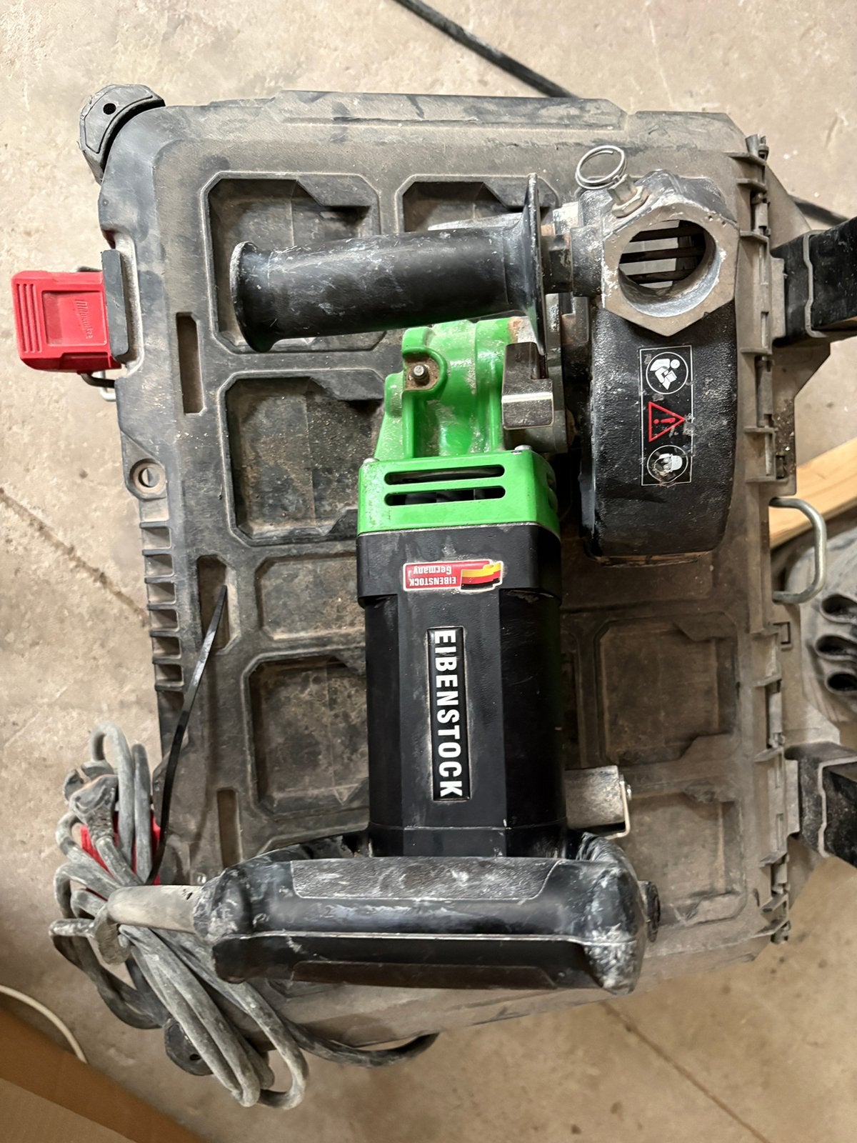 Eibenstock sleuvenmachine D150, Enlèvement