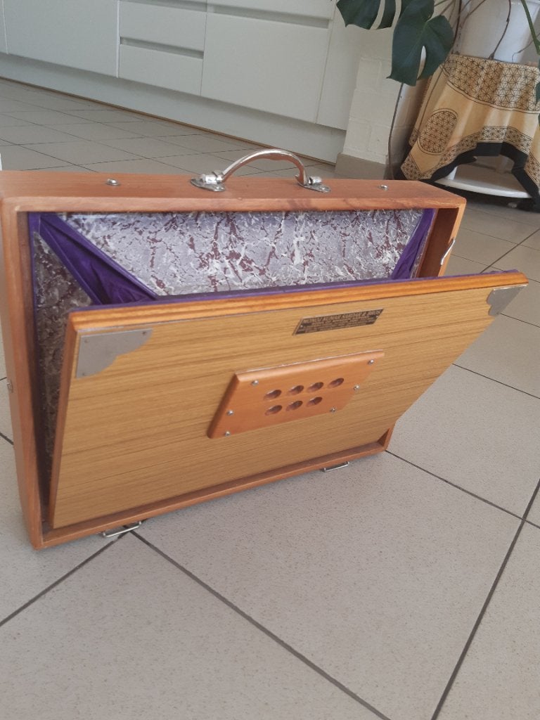 Shruti box, Ophalen