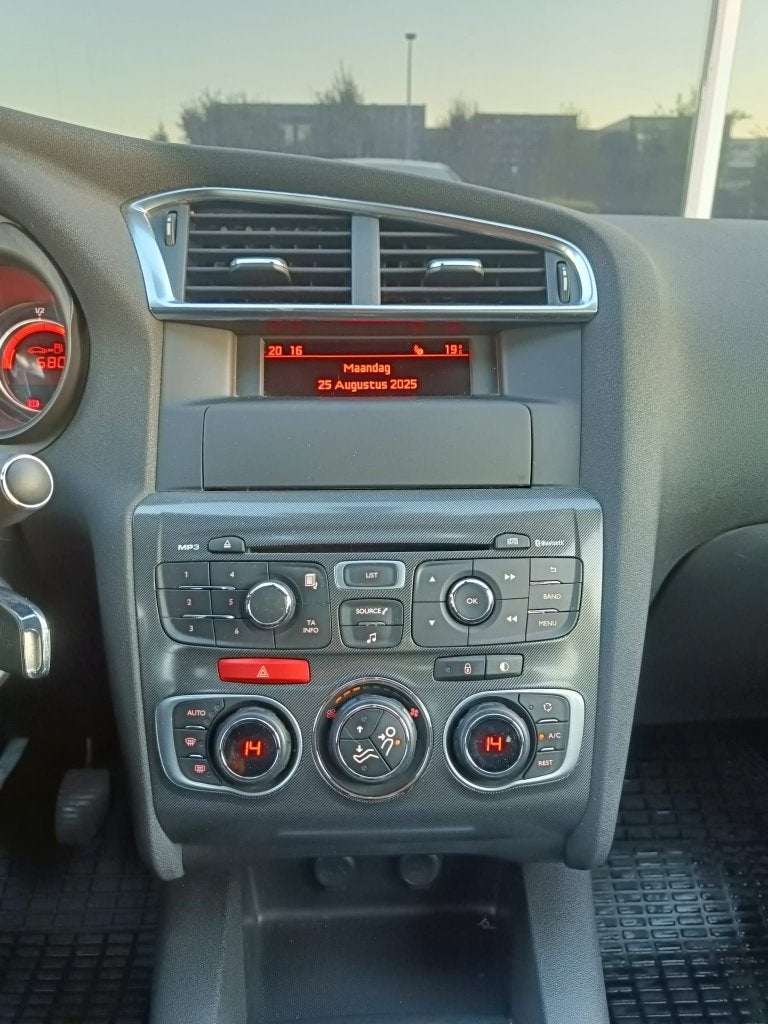 Citroën c4 1.4 vti  95, USB, Achat, Carnet d'entretien, Noir