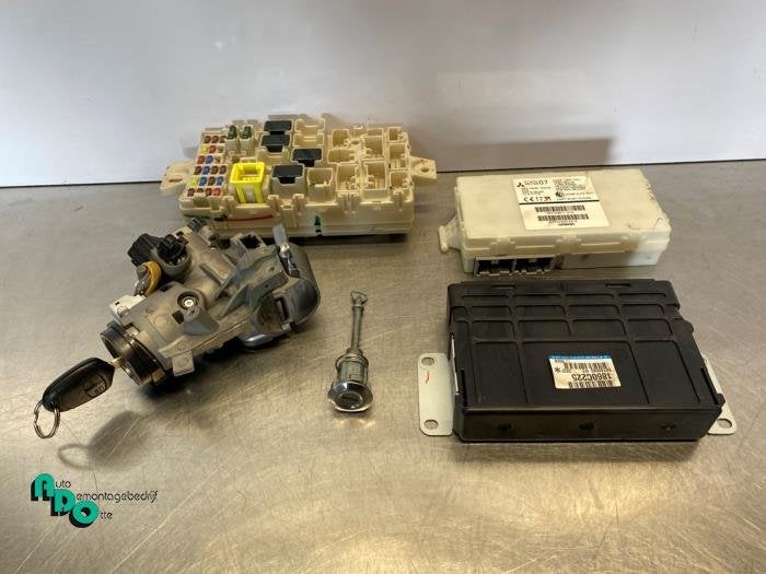 Serrure de contact + ordinateur d'un Mitsubishi Space Star (, Autos : Pièces & Accessoires, -, 3 mois de garantie, Utilisé, Mitsubishi