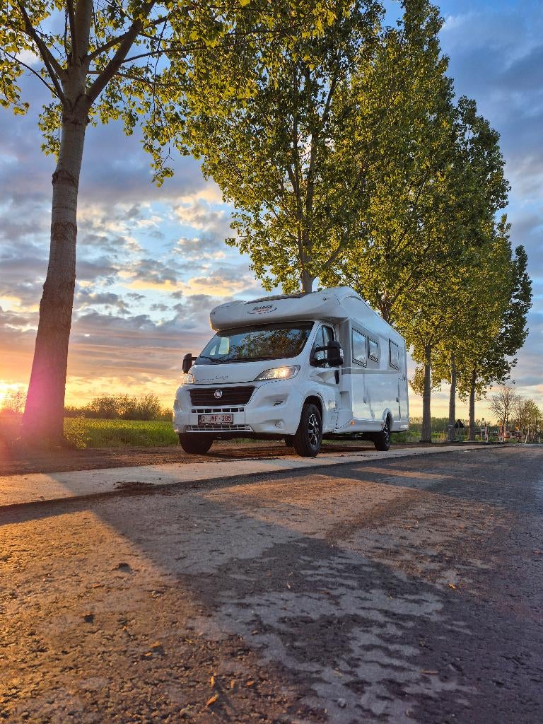 4p camper uit 2018 McLouis Carat 479G te huur, Caravans en Kamperen, Ringverwarming, Fiat, 7 tot 8 meter, Particulier