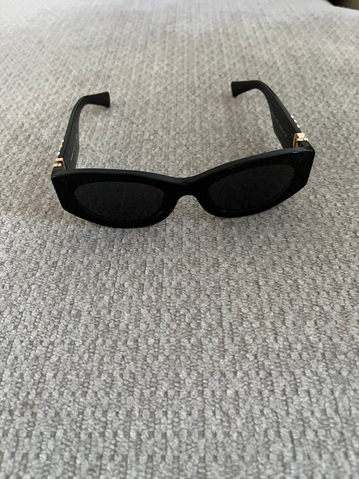 Miu miu zonnebril zwart, Handtassen en Accessoires, Overige merken, Zonnebril, Zwart, Ophalen of Verzenden