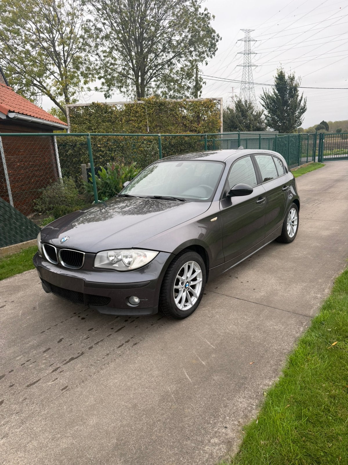 Bmw 116 benzine met keuring voor verkoop 2450 euro, Auto's, Dealer onderhouden, Verwarmde buitenspiegels, Zwart, 4 cilinders