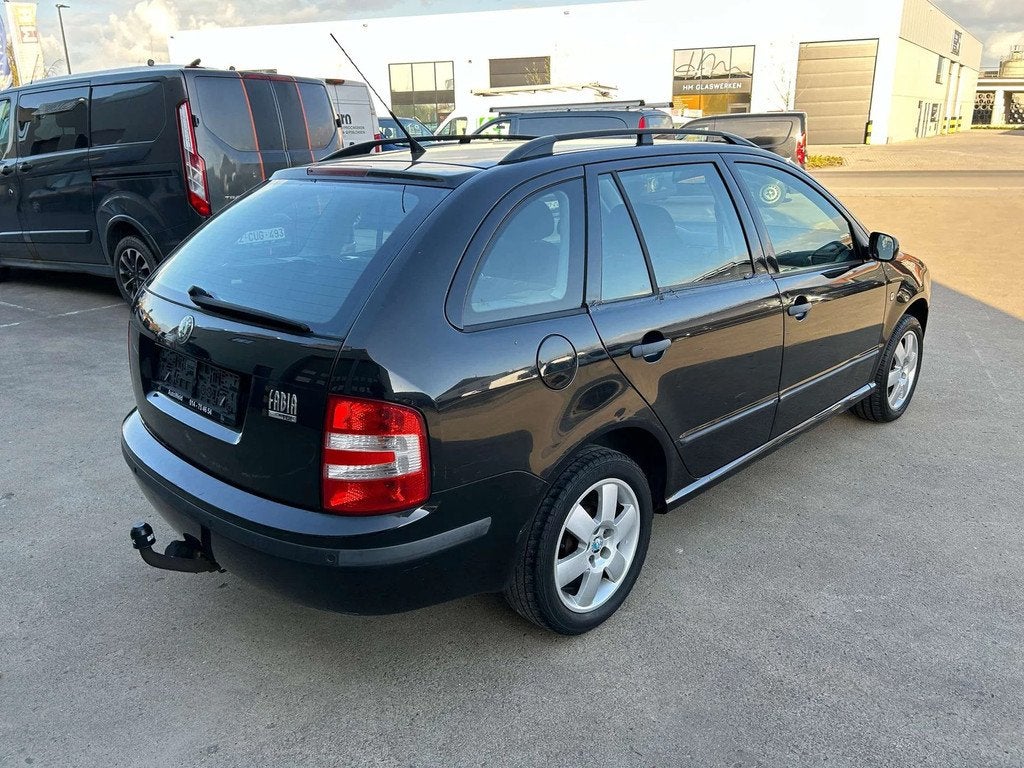 Skoda Fabia 1.4 diesel wagen rijd en start wagen bestemd voo, Auto's, Skoda, Stof, Gebruikt, 4 cilinders, Zwart