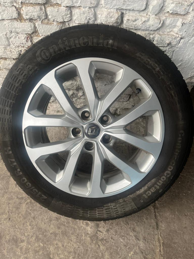 Renault Captur  4 Zomerbanden 215/60 R17 96H, Auto-onderdelen, Banden en Velgen, Ophalen, Zomerbanden