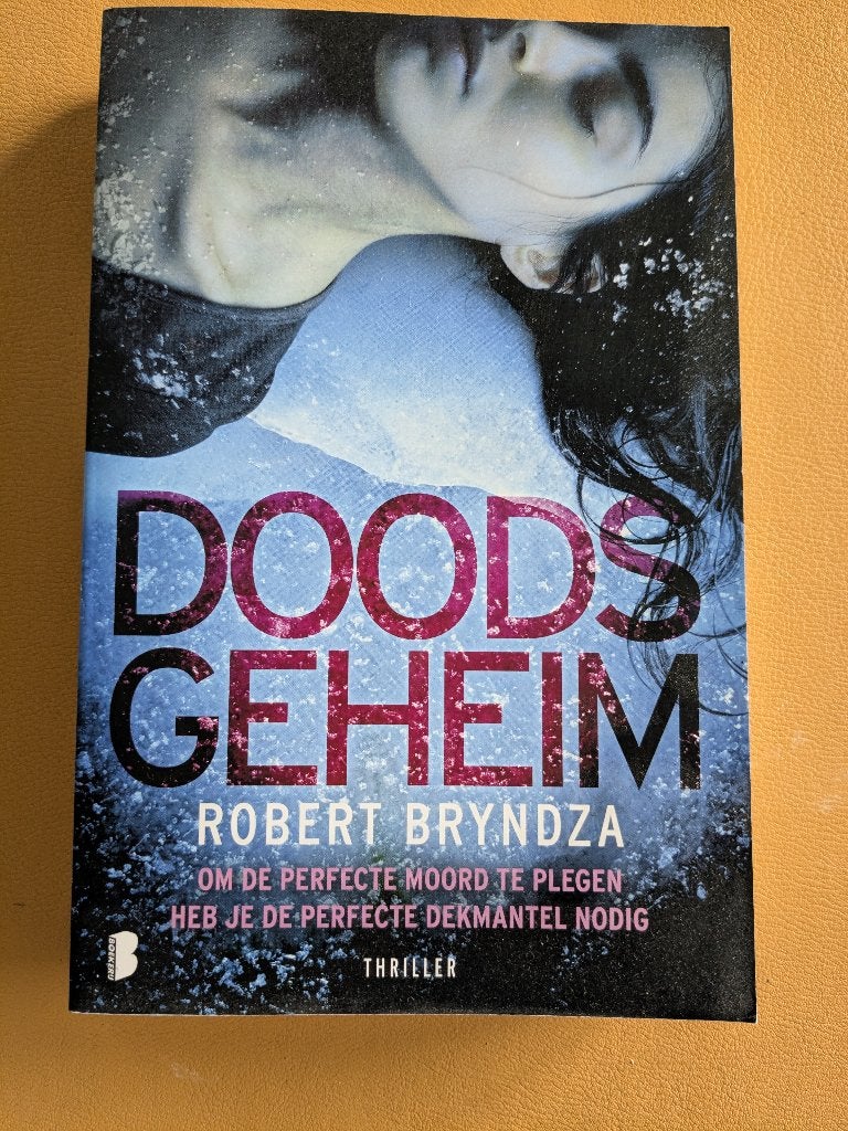 Robert Bryndza Doodsgeheim, Boeken, Ophalen of Verzenden, Zo goed als nieuw