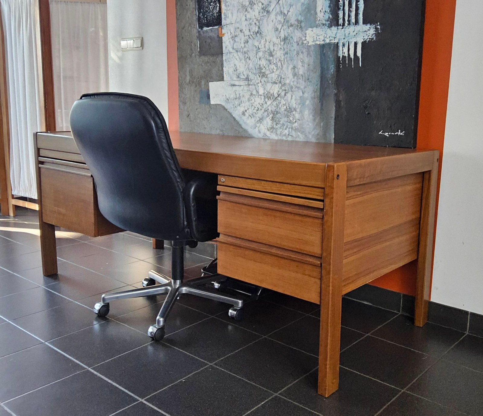 Vintage directiebureau + vintage bureaustoel, stijl Artifort, Huis en Inrichting, Vintage, Ophalen, In hoogte verstelbaar, Zwart