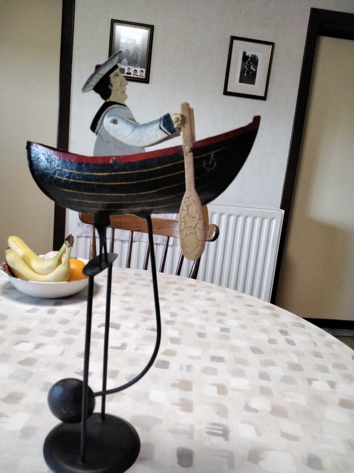 Matroos in roeiboot, Ophalen