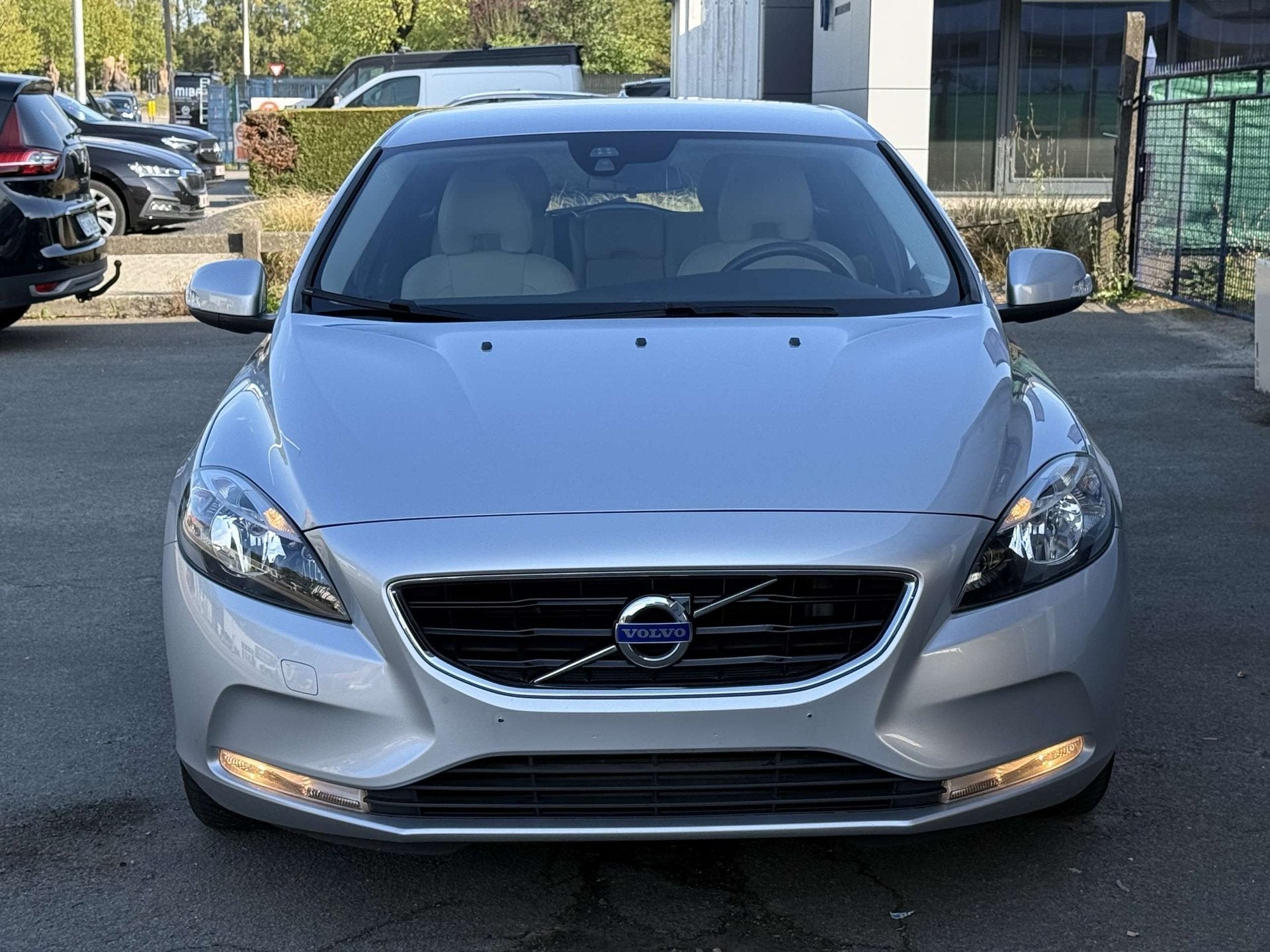 Volvo V40 V40 1.6 T2 Base 1 jaar Garantie, Auto's, Stof, Gebruikt, 4 cilinders, Bedrijf
