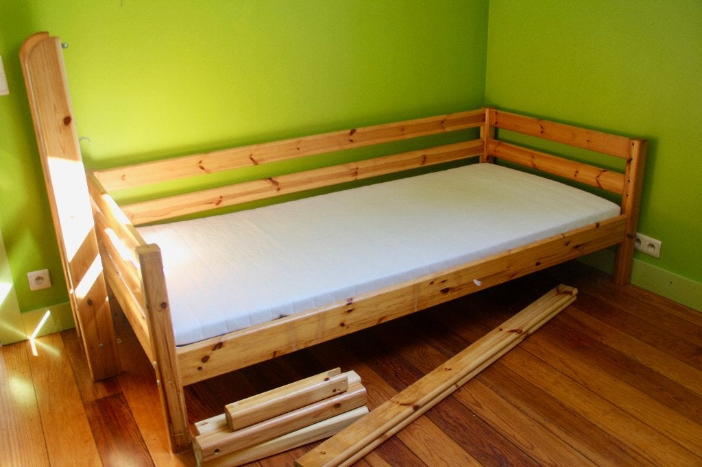 Lit FLEXA en pin massif, 90 x 200 cm avec kit rehausse, Maison & Meubles, 90 cm, Beige, Une personne, Enlèvement