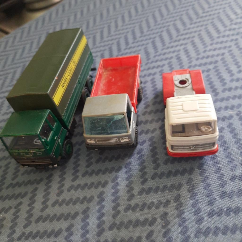 3 VINTAGE BEDRIJFSWAGENS schaal HO: o.a.MERCEDES., Ophalen, Gebruikt, Bus of Vrachtwagen, Herpa