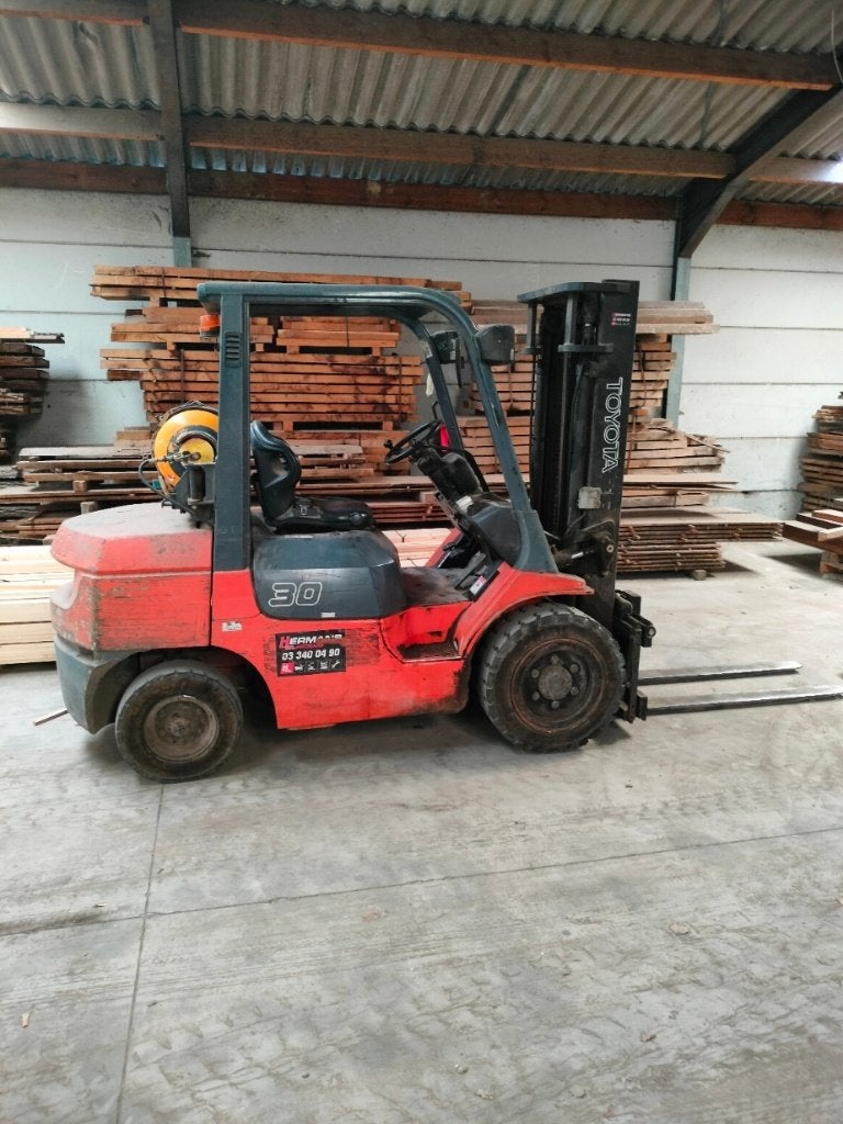 Heftruck met werk aan, LPG, TOYOTA, Chariot élévateur, Enlèvement
