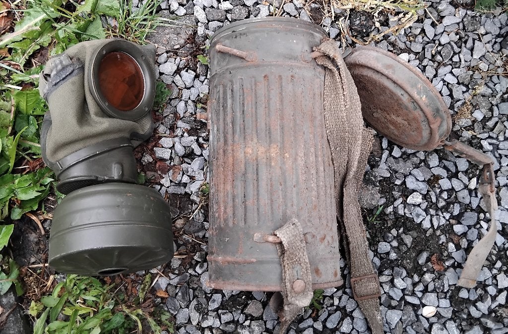 Masque à gaz allemand WW2+caisse à munition MG42, Collections, Objets militaires | Seconde Guerre mondiale, Enlèvement, Armée de terre