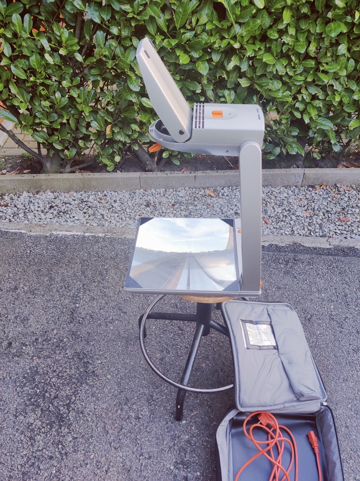 Projector in vervoertas, Audio, Tv en Foto, Ophalen, Zo goed als nieuw, Overige technologie, Overige resoluties
