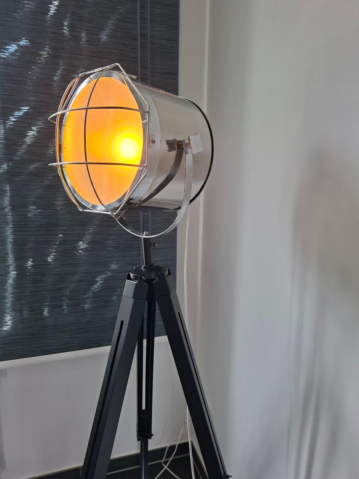 Staande lamp 'filmset', Ophalen