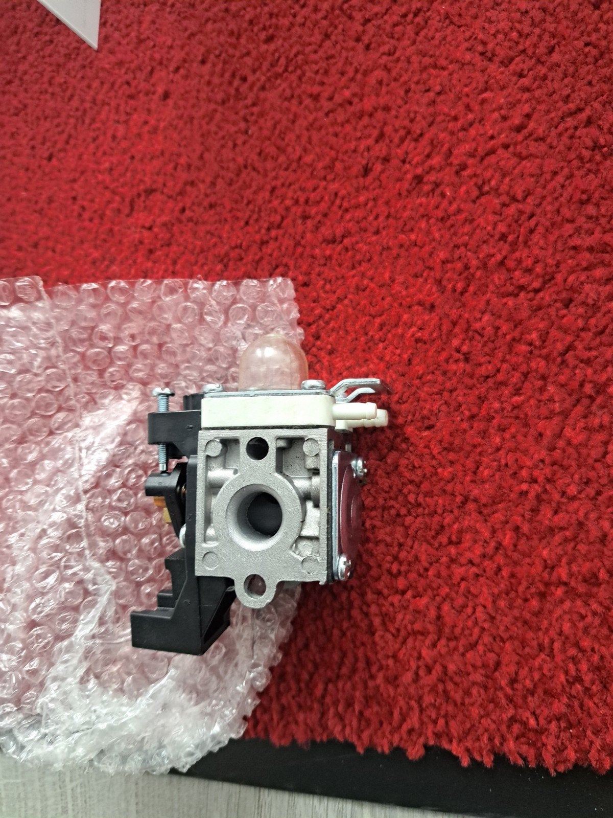 2 nieuwe carburators voor een echo bosmaaier, Ophalen