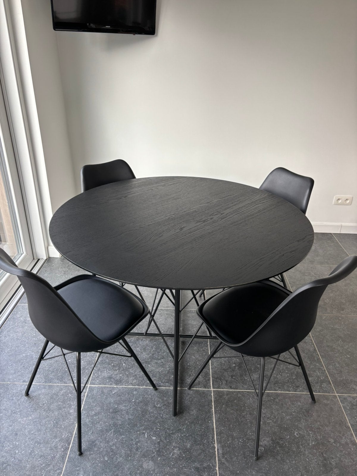 Zwarte eiken ronde tafel - 120cm diameter, Ophalen, Gebruikt, Vier personen, 100 tot 150 cm