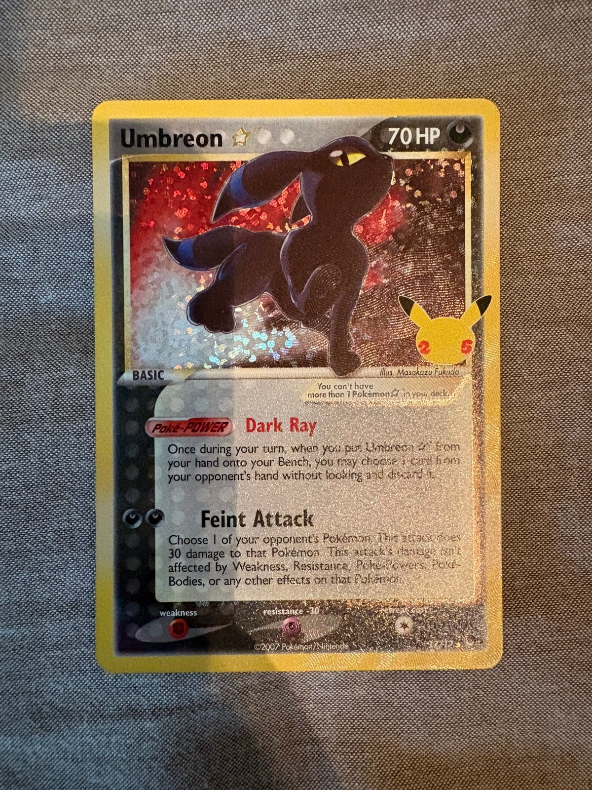 Umbreon Gold Star - 25th Celebrations - Pokémon, Ophalen of Verzenden, Zo goed als nieuw