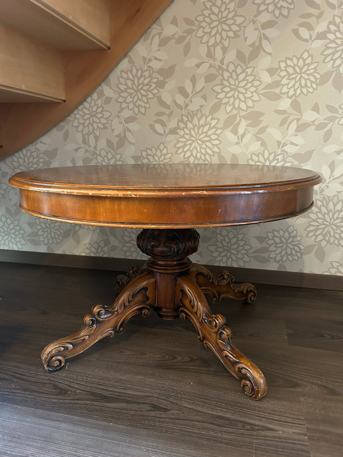 Ronde salontafel, Enlèvement
