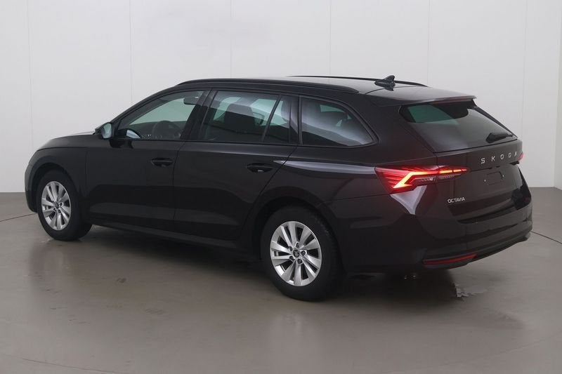 Skoda Octavia Sw 1.5 tsi etec selection 150 AT, Auto's, Skoda, Automaat, Parkeersensor, 4 cilinders, Overige bekleding