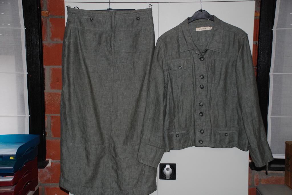 Modern damespak linnen, kaki, medium. Zeer goede staat, Taille 38/40 (M), Enlèvement ou Envoi, Vert, Casual SW