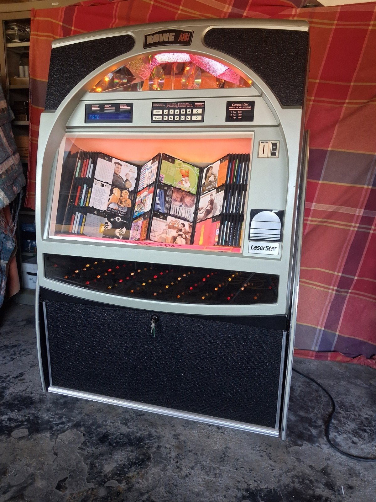 cd jukebox, Enlèvement, Ami