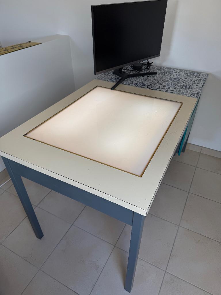 Bureau d’architecte lumineux, Enlèvement, Lumineux, Utilisé