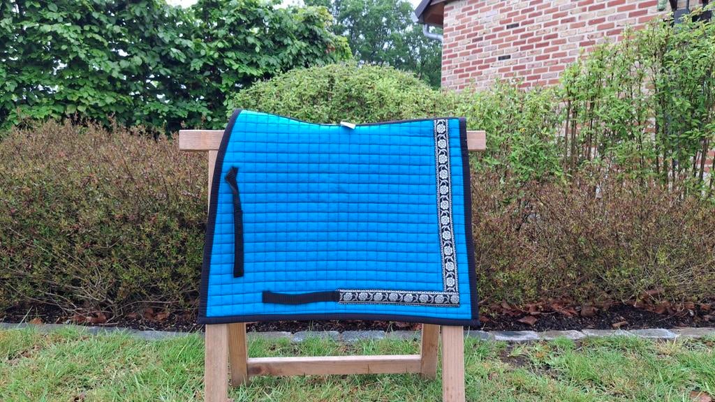 Een mooi blauw Spaans dekje, Dieren en Toebehoren, Dressuurdekje, Zo goed als nieuw, Blauw, Full (L)