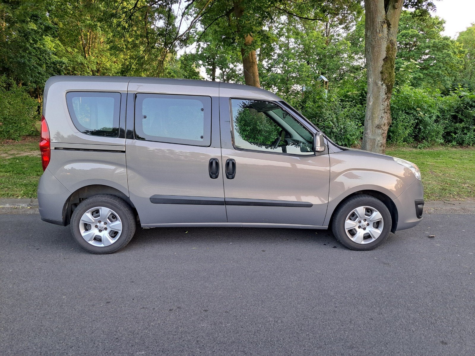 Opel Combo Tour 1.6 CDTI Diesel. Met 91000 km. Nieuwe staat, Voorwielaandrijving, Zwart, 4 cilinders, 1600 cc