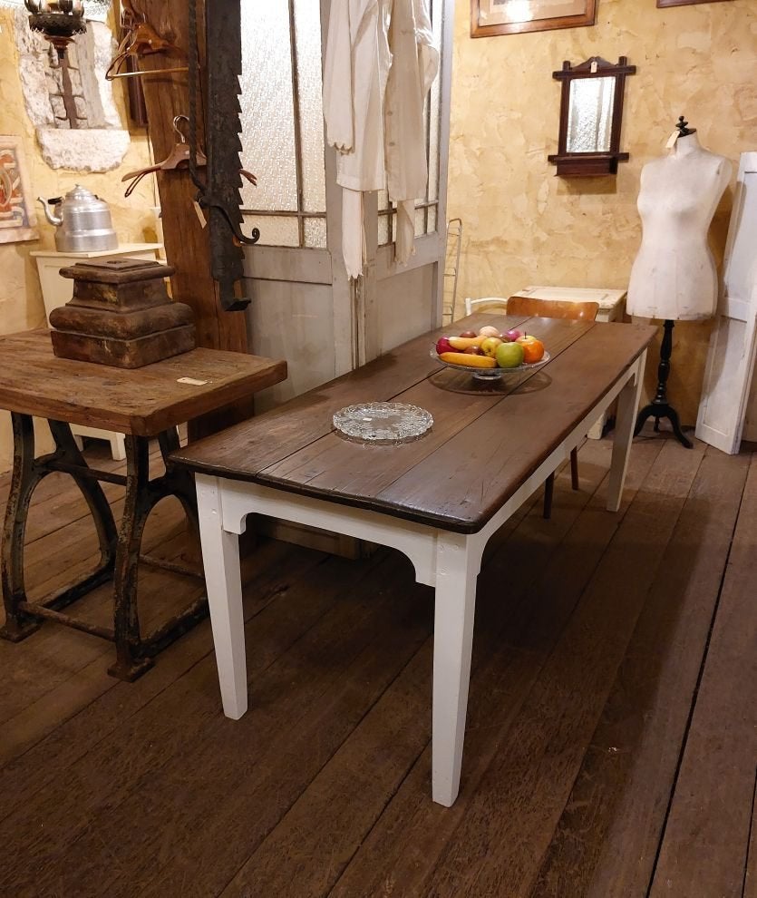 smalle oude eettafel met robuust blad, Ophalen