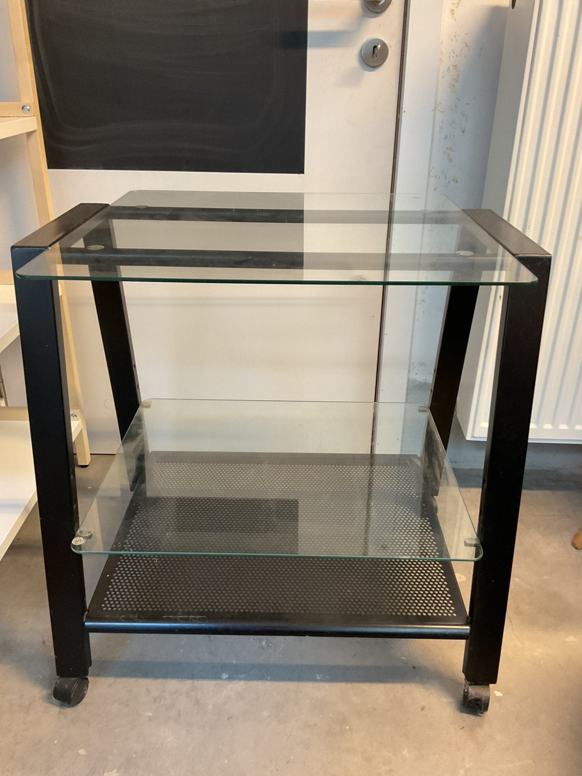 Tv meubel in glas / zwart/ op wieltjes, Huis en Inrichting, Ophalen, Zo goed als nieuw, Glas
