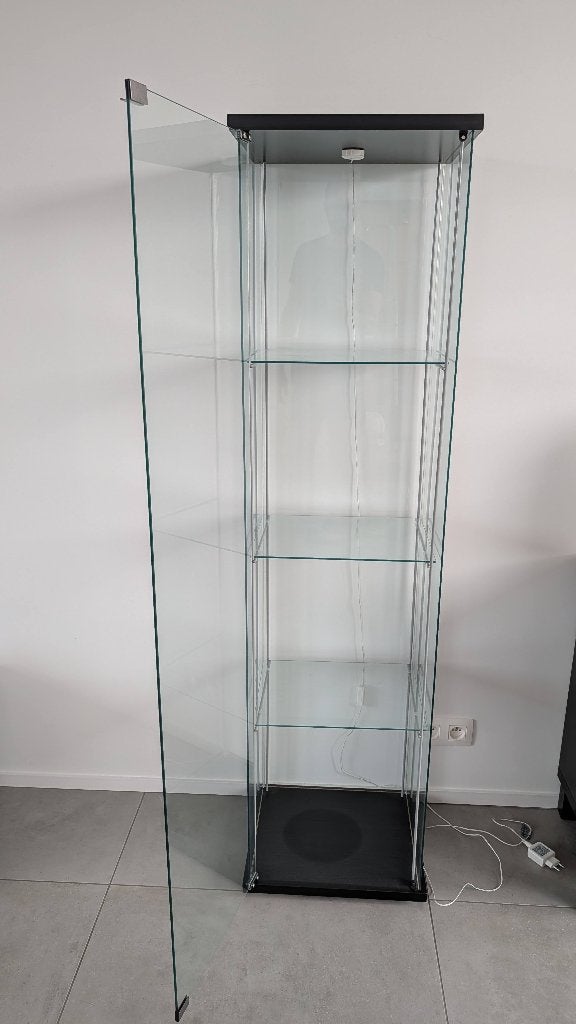 IKEA DETOLF glazen vitrinekast ( zwartbruin ), Maison & Meubles, Avec porte(s), 25 à 50 cm, Comme neuf, Verre