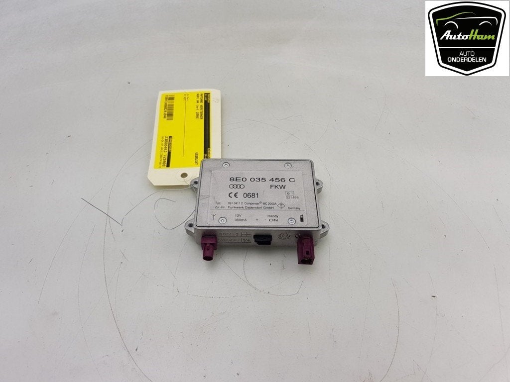 AMPLIFICATEUR D'ANTENNE Audi A4 Avant (B7) (01-2004/06-2008), Auto-Union-Straße  1,
85057  Ingolstadt, DE, Info@audi.de, Audi