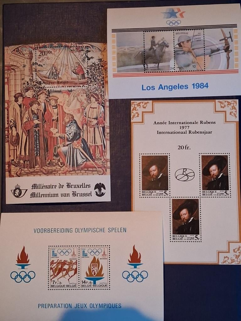 12 petits feuillets de timbres belges. Annees 70/80