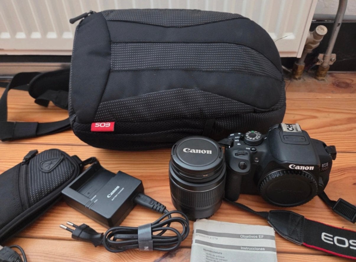 Canon EOS 700D + 18-55mm IS Complete set, TV, Hi-fi & Vidéo, Appareils photo numériques, Canon, Comme neuf, Écran tactile, Enlèvement