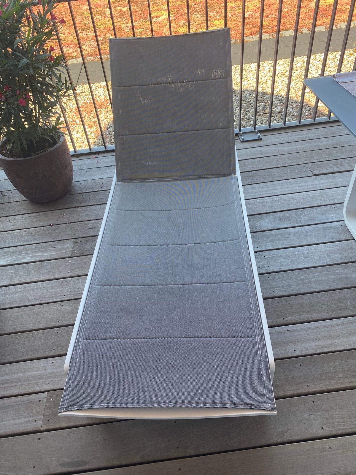 Wit aluminium verstelbaar ligbed met grijs textilene, Enlèvement, Utilisé, Aluminium, Réglable