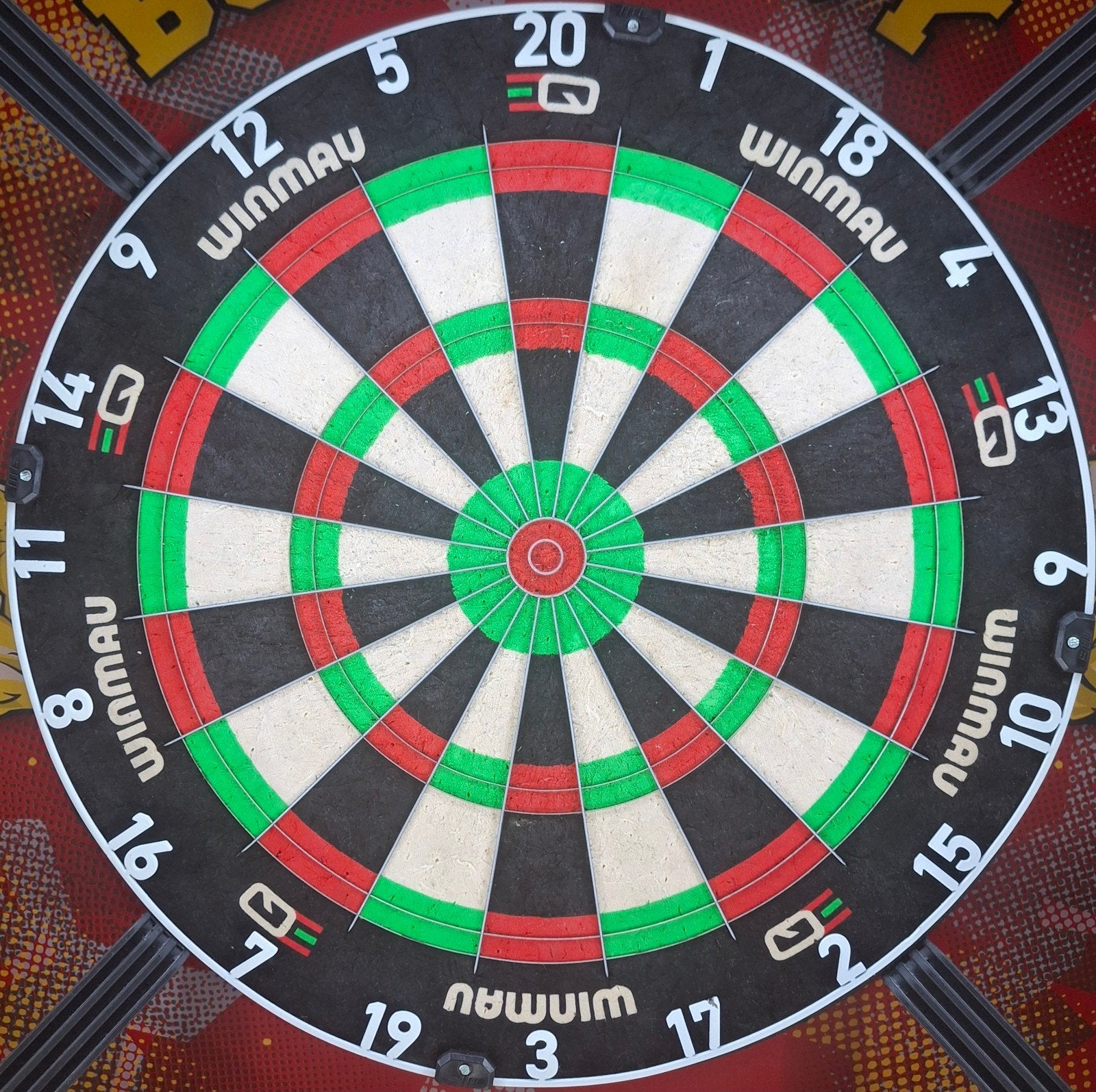 Dartsbord winmau aqualizer, Sport en Fitness, Darts, Ophalen